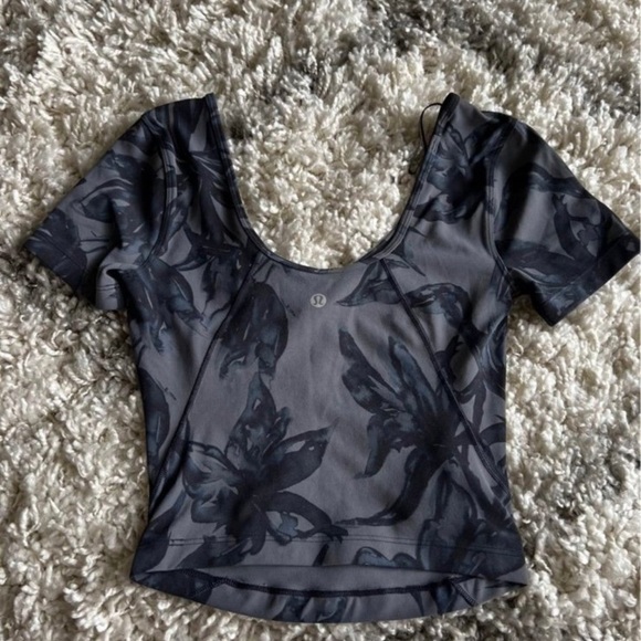 Lululemon Align T-shirt Botanical Bloom Anchor Multi. Size 2. - Picture 2 of 3